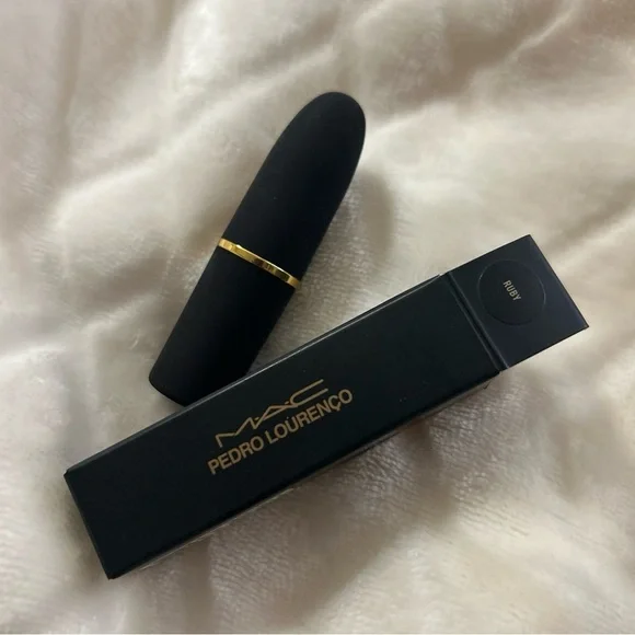 TRUE RED MAC X PEDRO LOURENCO Amplified Creme LE Lipstick MAC - Picture 9 of 11